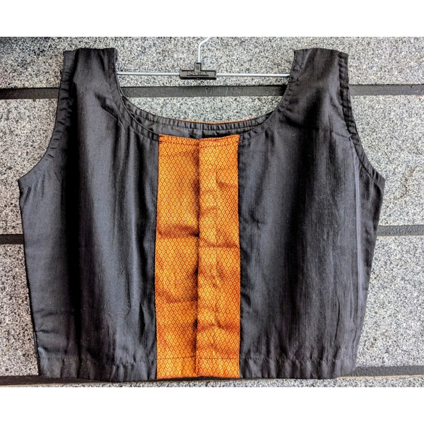 Black Sleeveless Blouse With Khun Lace Border thumbnail 3