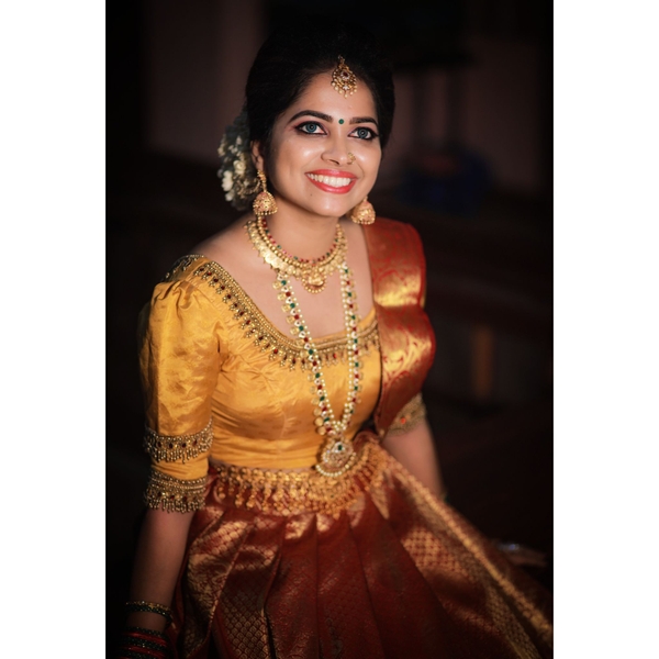 Brocade Lehenga For Wedding thumbnail 2