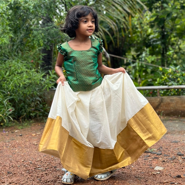 Pattu Pavada And Blouse - image 3