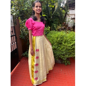 Kasavu Skirt Set With Pichwai Lotus Embroidery