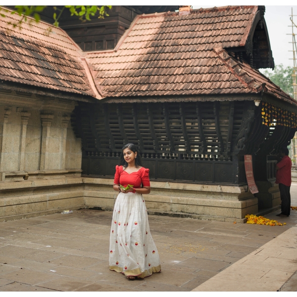 Kasavu Pattu Pavada - image 3