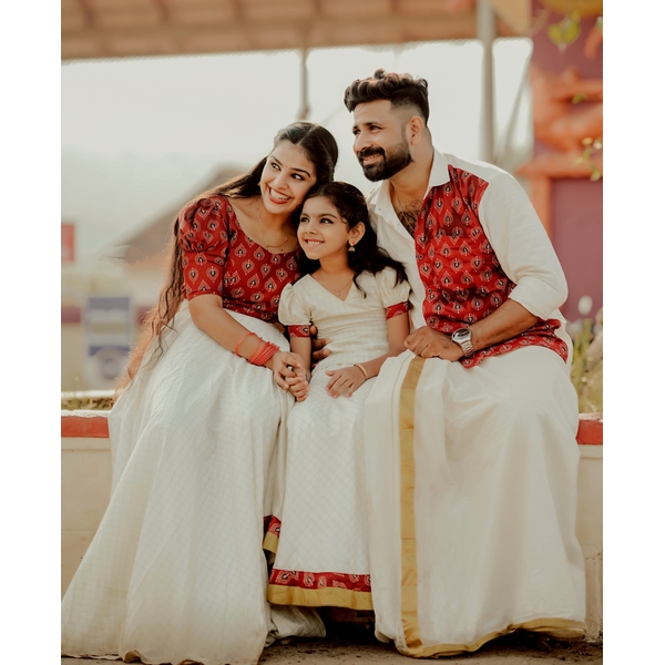 Ethnic Kasavu Skirt Set With Ajrakh Trimmings thumbnail 2