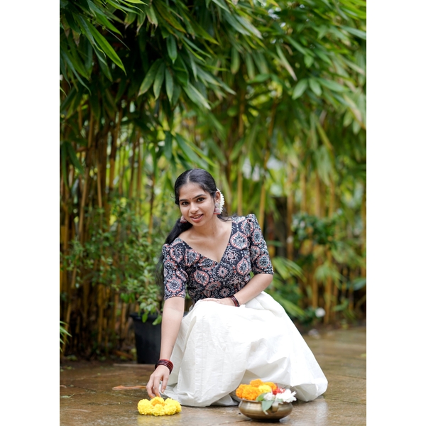 Kasavu Skirt Set With Ajrakh Blouse thumbnail 4