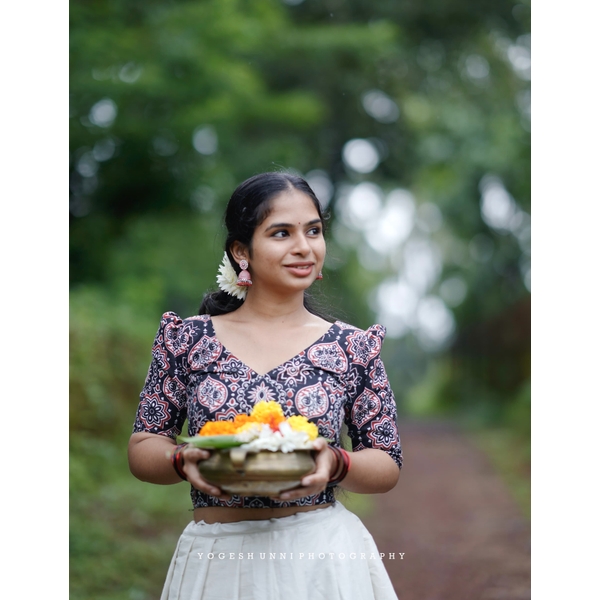 Kasavu Skirt Set With Ajrakh Blouse thumbnail 3