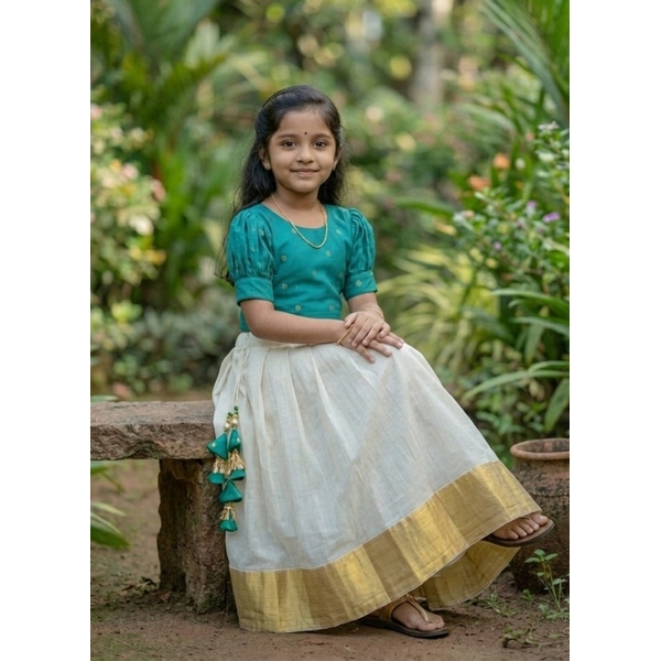 Kerala Kasavu Pattupavada Set thumbnail 2