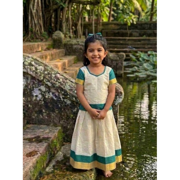 Kasavu Skirt Set