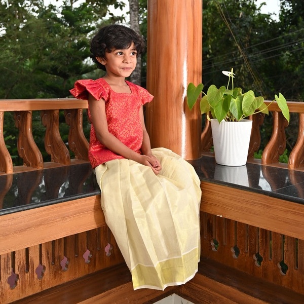 Girls Kasavu Pattupavada thumbnail 2