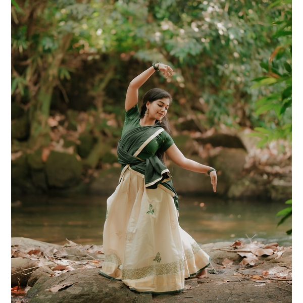 Kasavu Half Saree Set with Bird Motifs And Zari Accents