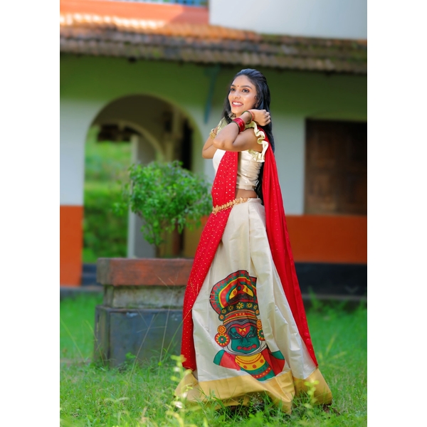 Kasavu Half Saree Material With Kathakali Portrait thumbnail 4
