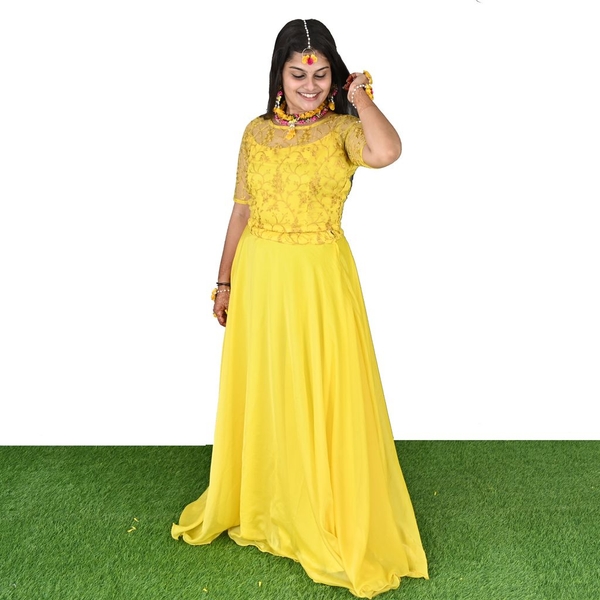 Yellow Lehenga For Haldi thumbnail 4