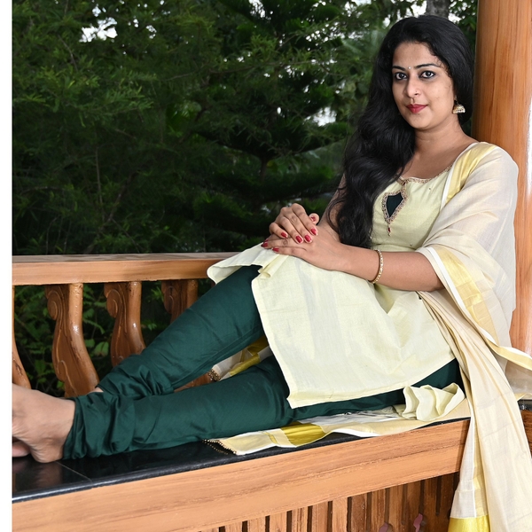 Kasavu Stitched Sleeveless Salwar thumbnail 3