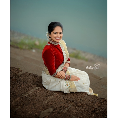 Exquisite Kasavu Saree With Floral Embroidery And Maroon Velvet Blouse Sangeet/ Reception Edit
