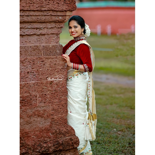 Exquisite Kasavu Saree With Floral Embroidery And Maroon Velvet Blouse Sangeet/ Reception Edit thumbnail 3