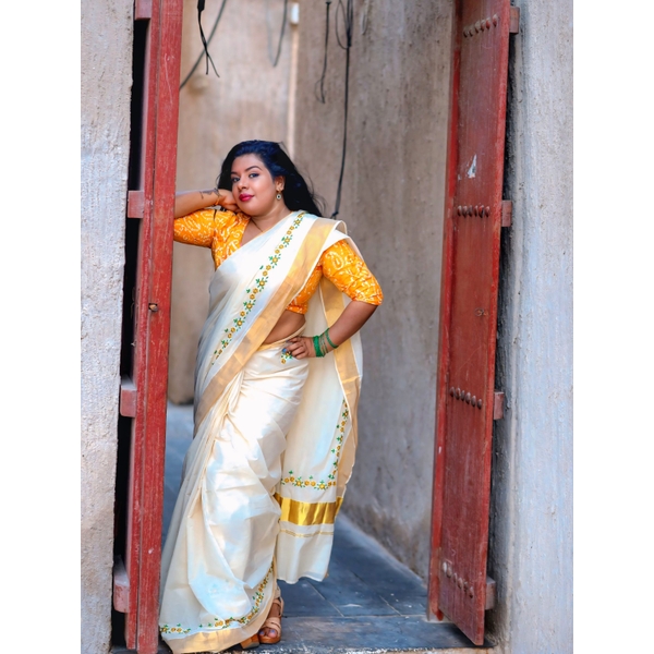Cotton Kasavu Saree with Yellow Daisy Embroidery thumbnail 3