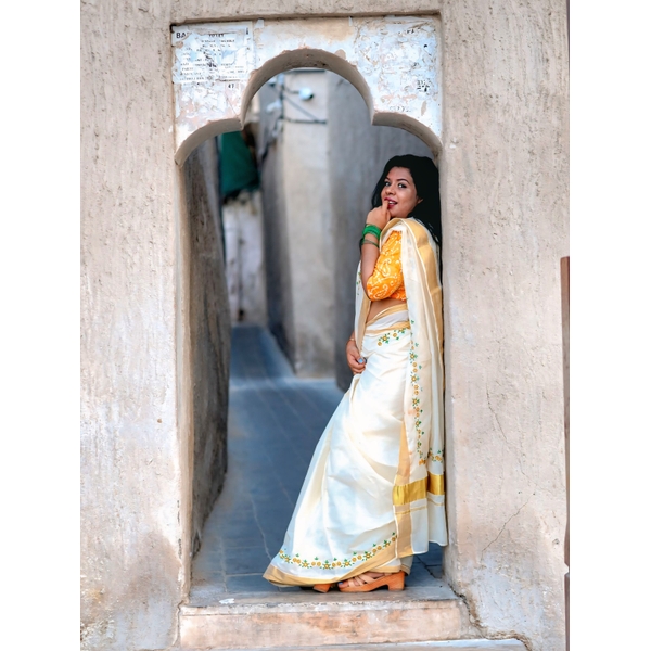 Cotton Kasavu Saree with Yellow Daisy Embroidery thumbnail 7