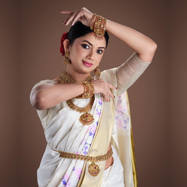 Onam Kasavu Saree With Lavender Blooms - image 4