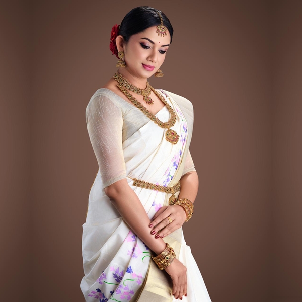 Onam Kasavu Saree With Lavender Blooms - image 5