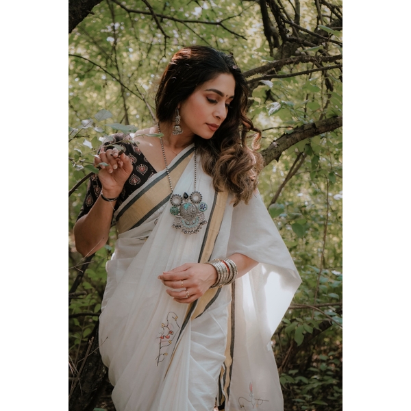 Kerala Kasavu Saree with Hand Painted Krishna With Bansuri Motifs