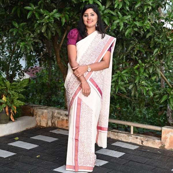 Kerala Kasavu Set Mundu With Unique Prints thumbnail 5