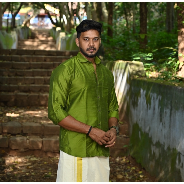 Men's Traditional Wedding Shirt thumbnail 1